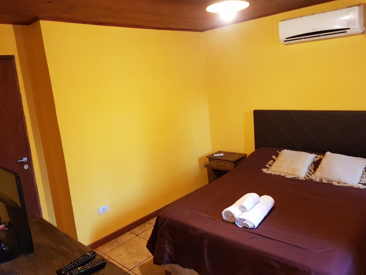 Residencial Uno Hostel ปูแอร์โตอีกวาซู ภายนอก รูปภาพ