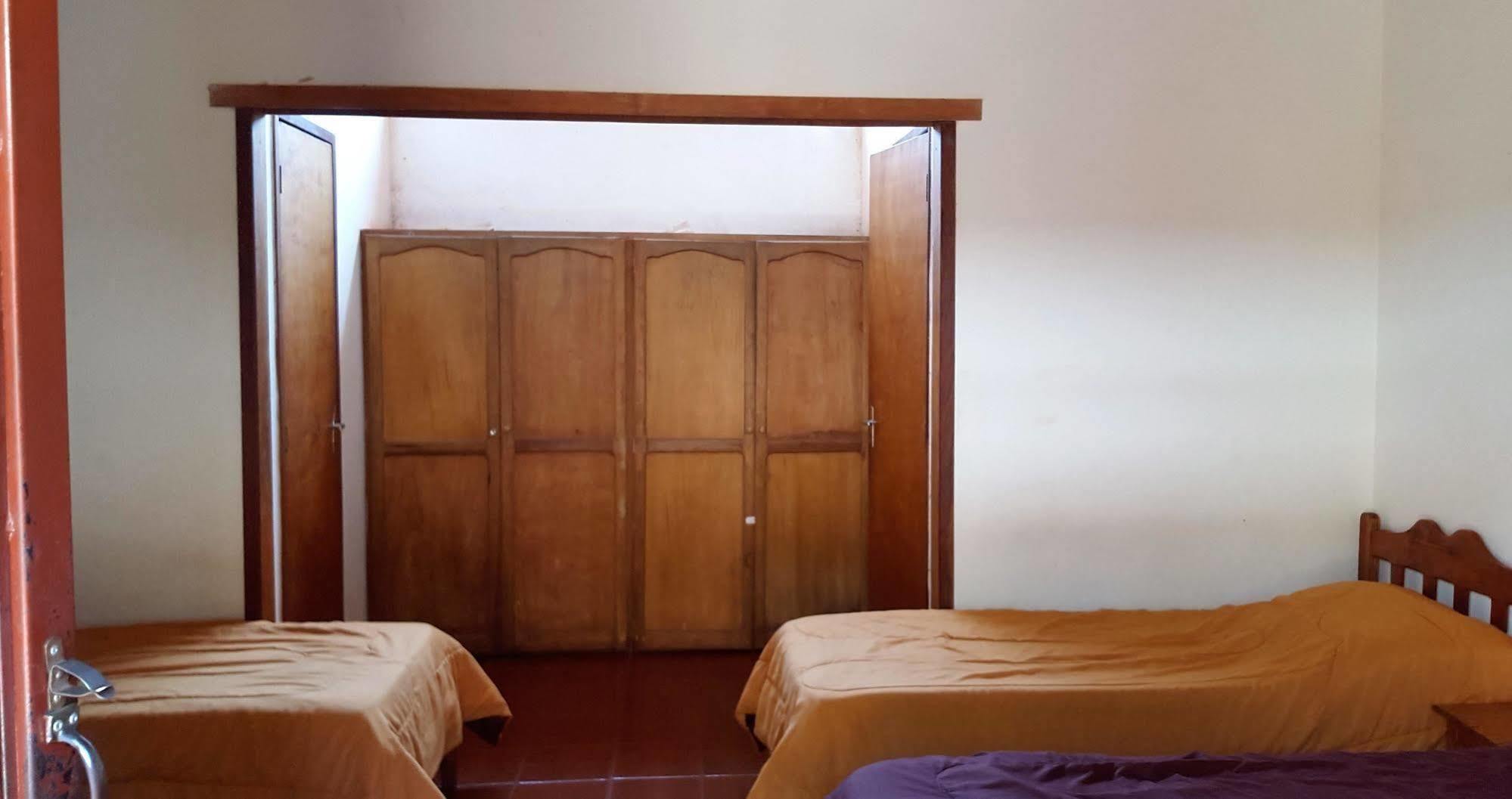 Residencial Uno Hostel ปูแอร์โตอีกวาซู ภายนอก รูปภาพ