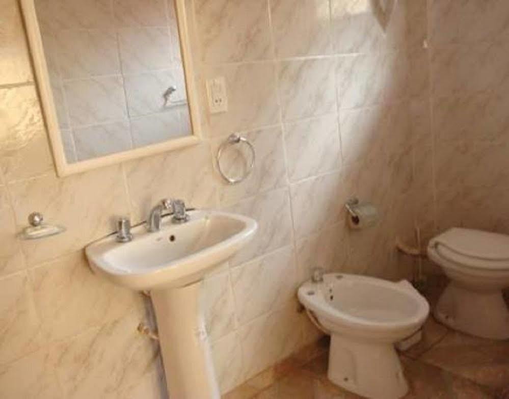 Residencial Uno Hostel ปูแอร์โตอีกวาซู ภายนอก รูปภาพ
