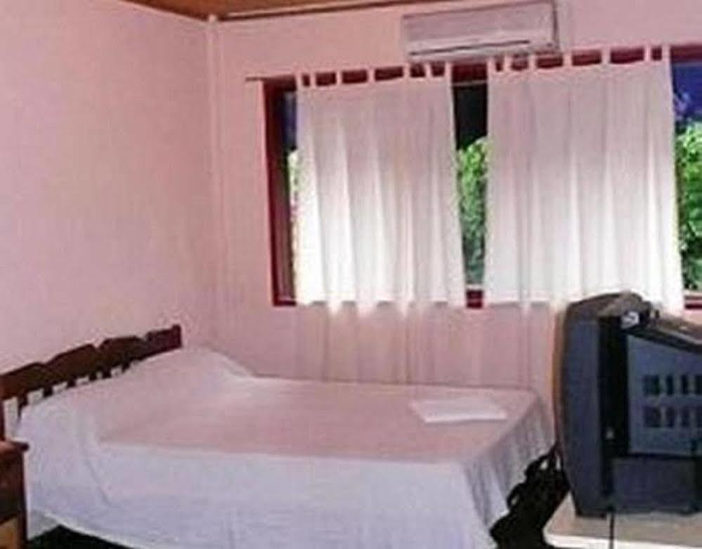 Residencial Uno Hostel ปูแอร์โตอีกวาซู ภายนอก รูปภาพ
